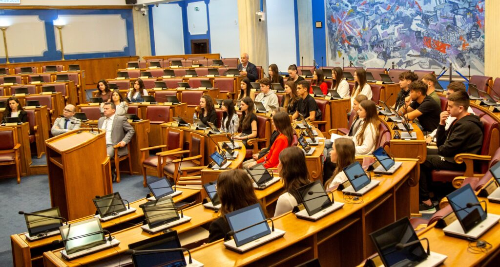 PARLAMENT 2