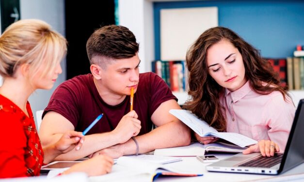 RËNDËSIA E EDUKIMIT PËR KONCEPTIN E TË DREJTAVE TË NJERIUT