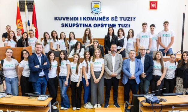 Të rinjtë aktivistë nga Ulqini dhe Malësia në Kuvendin e Komunës së Tuzit